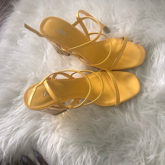 Gorgeous block yellow clear heels from Zara - Picture 2 of 4